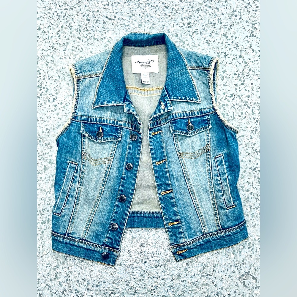 AMERICAN RAG Denim Vest for Womens. Size Small, Color Wash Blue.